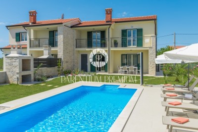 Doppelhaushälfte mit Pool und Panoramablick auf das Meer