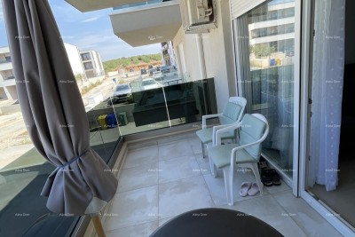 Pula – moderan i potpuno namješten stan 44 m2 u novogradnji s prostranom terasom. Medulinska ulica, novi kompleks zgrada.