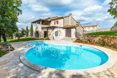 Poreč dintorni – affascinante villa in pietra con piscina