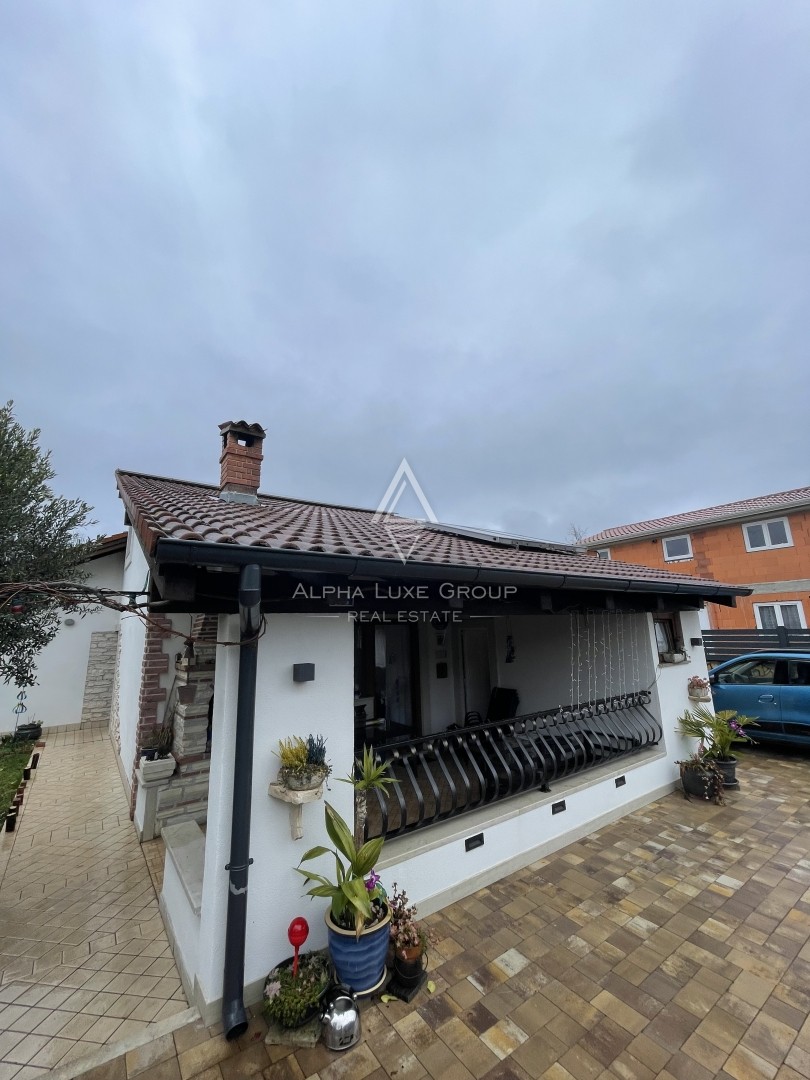 Istrien, Poreč: Energieeffizientes haus mit galerie