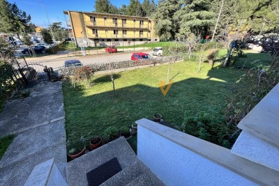 Novigrad-Cittanova, Appartamento con giardino in ottima posizione