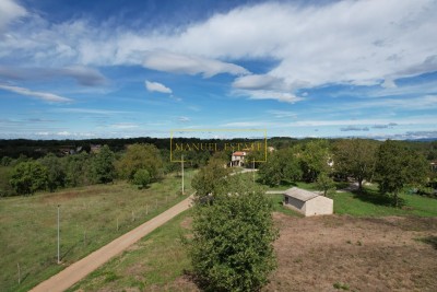 BUILDING LAND NEAR POREČ, ISTRIA – 830 m², PERFECT FOR BUILDING A VILLA/HOUSE!