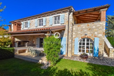 Hiša z bazenom – le 1 km od morja