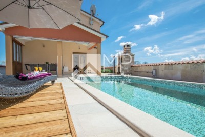 Krvavići, moderna vila sa grijanim bazenom, mirna lokacija