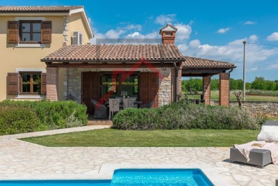 Istra, okolica Poreča - Samostojna hiša z bazenom in mediteranskim vrtom - mirna lokacija
