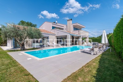 Istra, Sveti Lovreč- Luksuzna kuća s bazenom i prostranom okućnicom