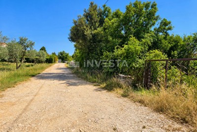 Galižana, zemljište 1.700 m2 uz cestu