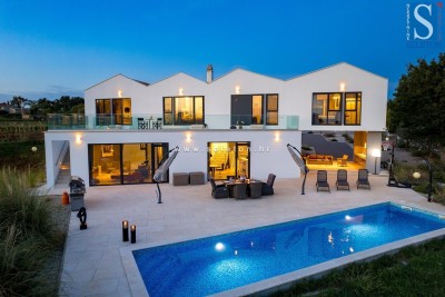Istra, Poreč - okolica, moderna vila 437 m2 z bazenom in velikim vrtom