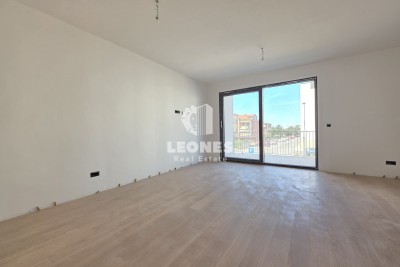 Appartamento con posto auto coperto in un edificio di nuova costruzione di qualità a Umag - Umago