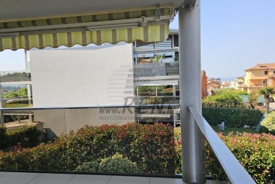 Moderno appartamento con 2 camere, garage e vista mare