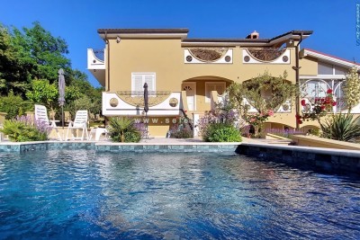 Poreč - okolica, hiša z 2 apartmajema, bazenom in pogledom na morje