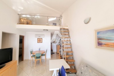 OPORTUNITY! Apartment in the center of 2 bedrooms + gallery, with open sea view!