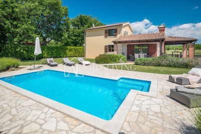 Istria, Parenzo, dintorni - attraente villa con piscina in posizione tranquilla immersa nella natura