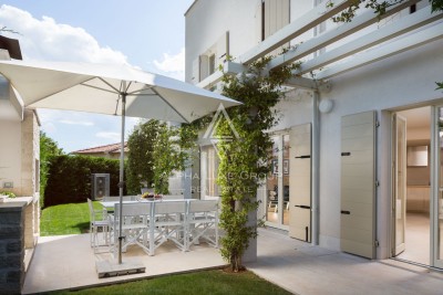 Luxusvilla mit Pool, Dachterrasse und teilweisem Meerblick in der Nähe von Poreč