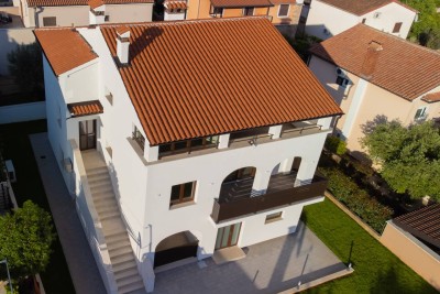 ROVINJ, PRODAJE SE TROSOBAN STAN NA PRVOM KATU, 1300 M OD MORA