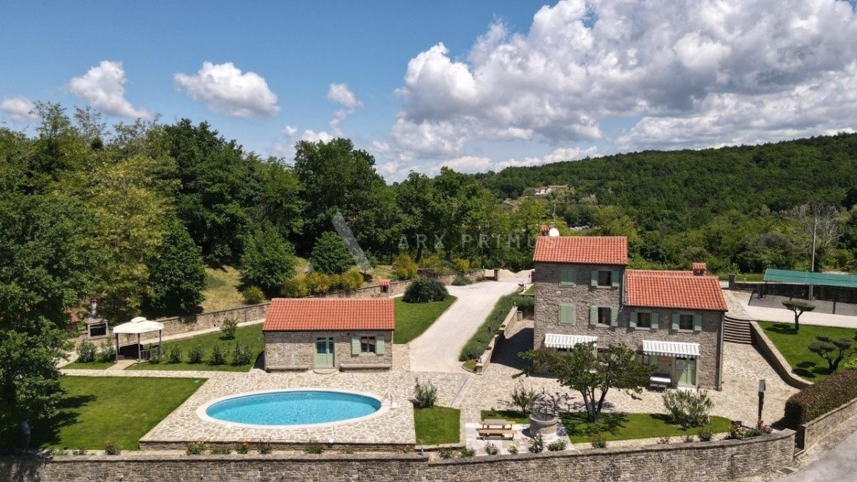 Rustikale Landhausvilla