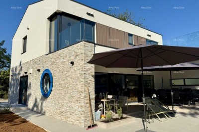 Moderna vila s bazenom, 218 m² – okolica Labina