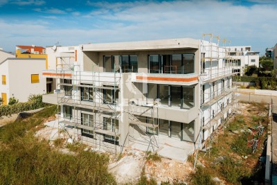 Gyönyörű apartman a második emeleten, nyílt tengerre néző kilátással Novigradban