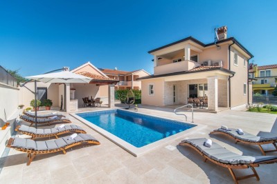 Vila with a Pool in Poreč, ca cca 3  km from the sea