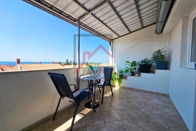 APARTMA V BLIŽINI MESTNEGA CENTRA IN PLAŽE S PANORAMSKIM RAZGLEDOM NA MORJE IN MESTO POREČ