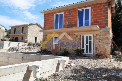 Kuća sa pogledom 450m od mora Trget-Istra