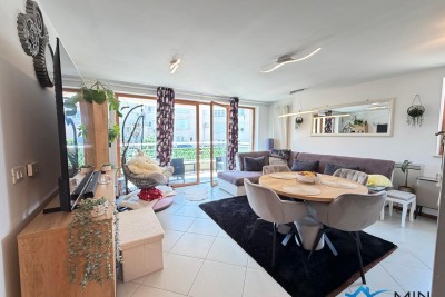 Appartamento nel centro di Novigrad con garage