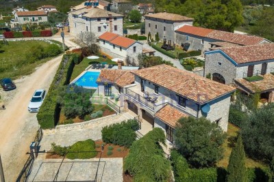 Kamena vila na brežuljku s pogledom na more, Poreč, Istra