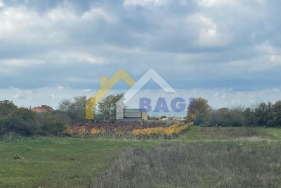 Land - 1500 M2 - Vodnjan!